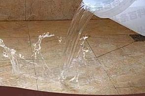荷塘漏水维修 免砸砖防水材料该如何施工